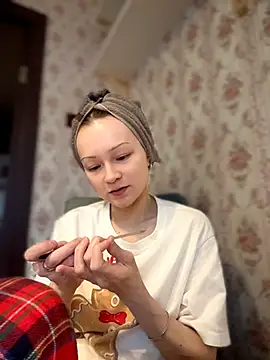 SadieSink  online show from 12, 4, 2026