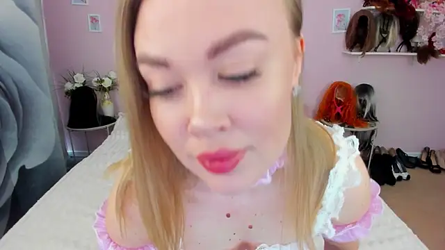 HannahWillow online show from 9, 4, 2026