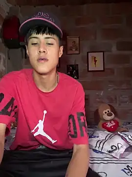 Snapshot of canoo12_ chatting on 14, 4, 2026 canoo12 online show from 14, 4, 2026