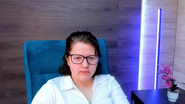 trynotbeingshy online show from 15, 4, 2026