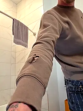 Snapshot of rawanduncut4u chatting on 15, 4, 2026 rawanduncut4u online show from 15, 4, 2026