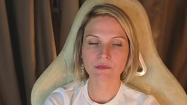 angelina wings online show from 15, 4, 2026