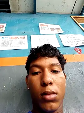 Esneider boy online show from 15, 4, 2026