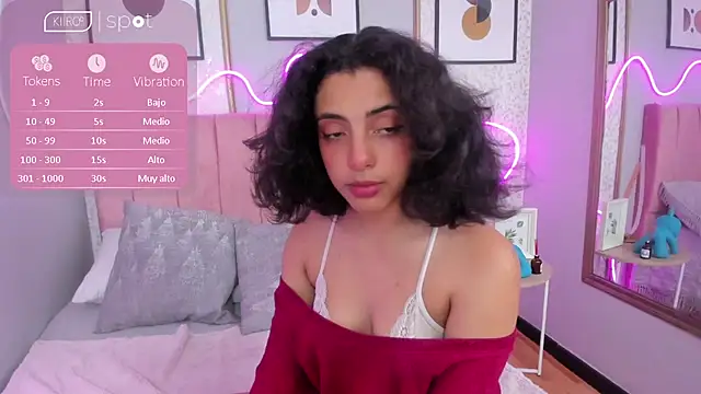 AURORAMILLSS online show from 17, 4, 2026