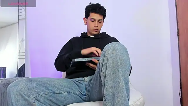 elijah stoone online show from 16, 4, 2026