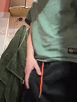 Snapshot of eryk83638 chatting on 13, 4, 2026 eryk83638 online show from 13, 4, 2026