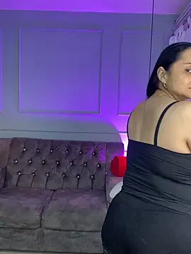 Catalinaa luz online show from 15, 4, 2026