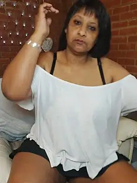 Snapshot of Lilybanx chatting on 6, 4, 2026 Lilybanx online show from 6, 4, 2026