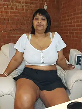 Snapshot of Lilybanx chatting on 10, 4, 2026 Lilybanx online show from 10, 4, 2026