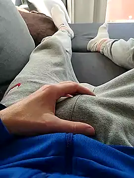 Snapshot of MlodyDres chatting on 15, 4, 2026 MlodyDres online show from 15, 4, 2026