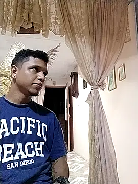 Snapshot of roman_and_jessie chatting on 4, 3, 2025 roman and jessie online show from 4, 3, 2025