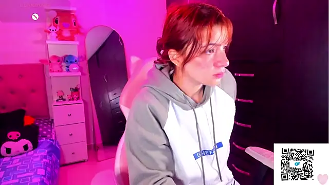 Snapshot of Vannessa__Shy chatting on 4, 3, 2026 Vannessa Shy online show from 4, 3, 2026