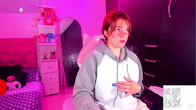 Snapshot of Vannessa__Shy chatting on 5, 3, 2026 Vannessa Shy online show from 5, 3, 2026