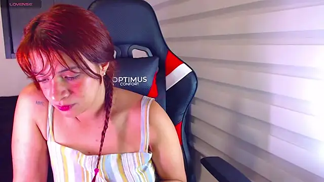 Snapshot of Vannessa__Shy chatting on 4, 4, 2026 Vannessa Shy online show from 4, 4, 2026