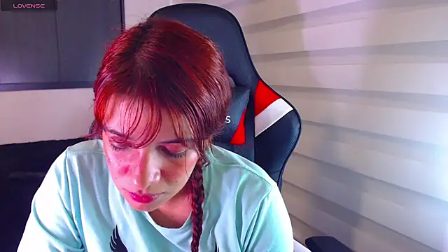 Snapshot of Vannessa__Shy chatting on 7, 4, 2026 Vannessa Shy online show from 7, 4, 2026