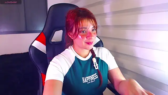 Snapshot of Vannessa__Shy chatting on 8, 4, 2026 Vannessa Shy online show from 8, 4, 2026