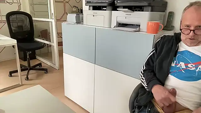 Snapshot of drefman chatting on 24, 2, 2026 drefman online show from 24, 2, 2026