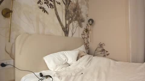 Lily 3 online show from 9, 9, 2025