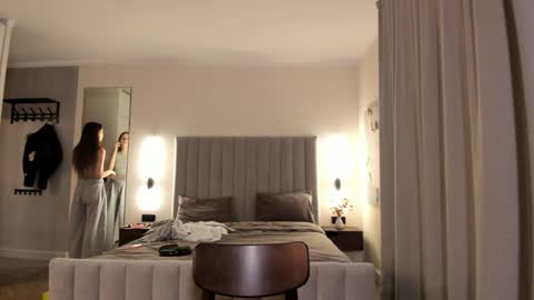 Lily 3 online show from 29, 9, 2025