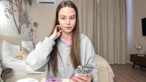 Lily 3 online show from 4, 10, 2025