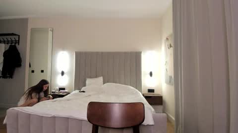 Lily 3 online show from 23, 11, 2025