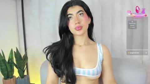 Snapshot of 1m_emily chatting on 15, 12, 2025 . online show from 15, 12, 2025