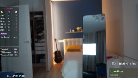 Snapshot of 1mari_01 chatting on 10, 9, 2025 Marie online show from 10, 9, 2025