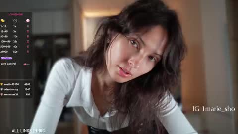 Snapshot of 1mari_01 chatting on 18, 9, 2025 Marie online show from 18, 9, 2025