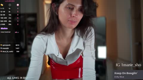 Snapshot of 1mari_01 chatting on 6, 10, 2025 Marie online show from 6, 10, 2025