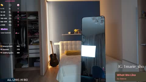 Snapshot of 1mari_01 chatting on 15, 10, 2025 Marie online show from 15, 10, 2025