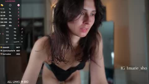 Snapshot of 1mari_01 chatting on 29, 10, 2025 Marie online show from 29, 10, 2025