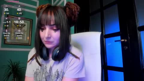 Moona  online show from 2, 11, 2025