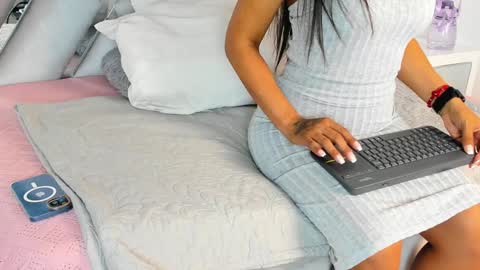 Snapshot of 1naughty_milf chatting on 14, 12, 2024 Luisa online show from 14, 12, 2024