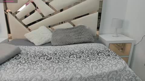 Snapshot of 1naughty_milf chatting on 28, 1, 2025 Luisa online show from 28, 1, 2025