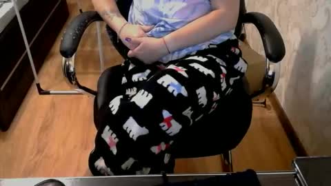 1your_hot_girls online show from 24, 10, 2025