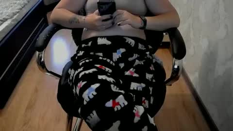 1your_hot_girls online show from 27, 10, 2025