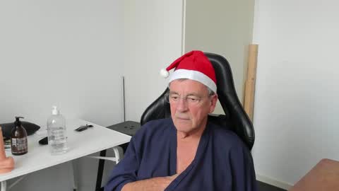 Snapshot of 200gentleman chatting on 23, 12, 2024 Henk online show from 23, 12, 2024