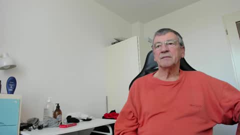 Snapshot of 200gentleman chatting on 3, 3, 2025 Henk online show from 3, 3, 2025