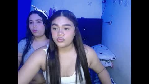 2moons_full_of_love online show from 8, 11, 2025