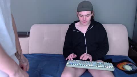 Snapshot of 2nc_ chatting on 9, 10, 2025 Eleot online show from 9, 10, 2025