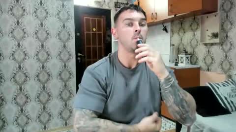 2sexymuscles online show from 19, 9, 2025