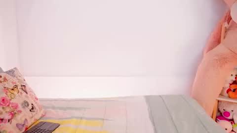 independent model online show from 3, 10, 2025