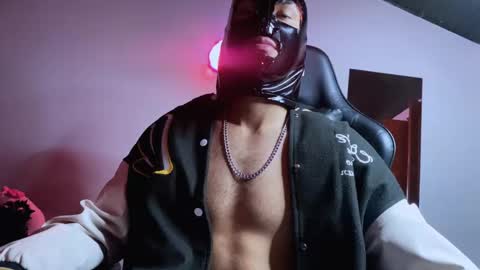 Snapshot of 3v1l_ chatting on 8, 11, 2025 E V I L online show from 8, 11, 2025