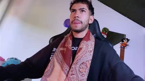 Snapshot of 3v1l_ chatting on 15, 12, 2025 E V I L online show from 15, 12, 2025