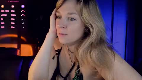 Snapshot of 5_in_one chatting on 5, 11, 2025 Sunshine online show from 5, 11, 2025