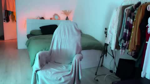    online show from 24, 9, 2025