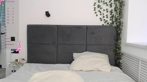 EMILY AND  MARCUS online show from 3, 11, 2025