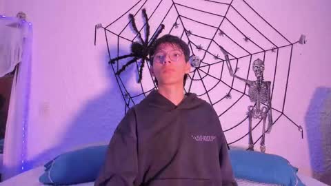 Snapshot of _alexandersawyer_ chatting on 9, 10, 2025 Alexander online show from 9, 10, 2025