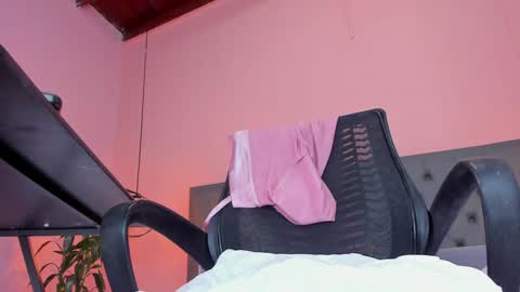 Snapshot of _aline_hall chatting on 4, 2, 2025 Alline Hall online show from 4, 2, 2025