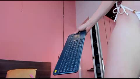 Snapshot of _aline_hall chatting on 1, 3, 2025 Alline Hall online show from 1, 3, 2025